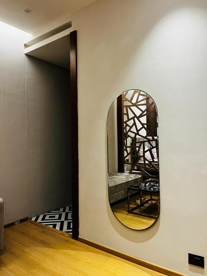 Luxe Apartment By Hey Studio'S غازي أباد المظهر الخارجي الصورة