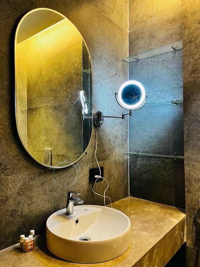 Luxe Apartment By Hey Studio'S غازي أباد المظهر الخارجي الصورة