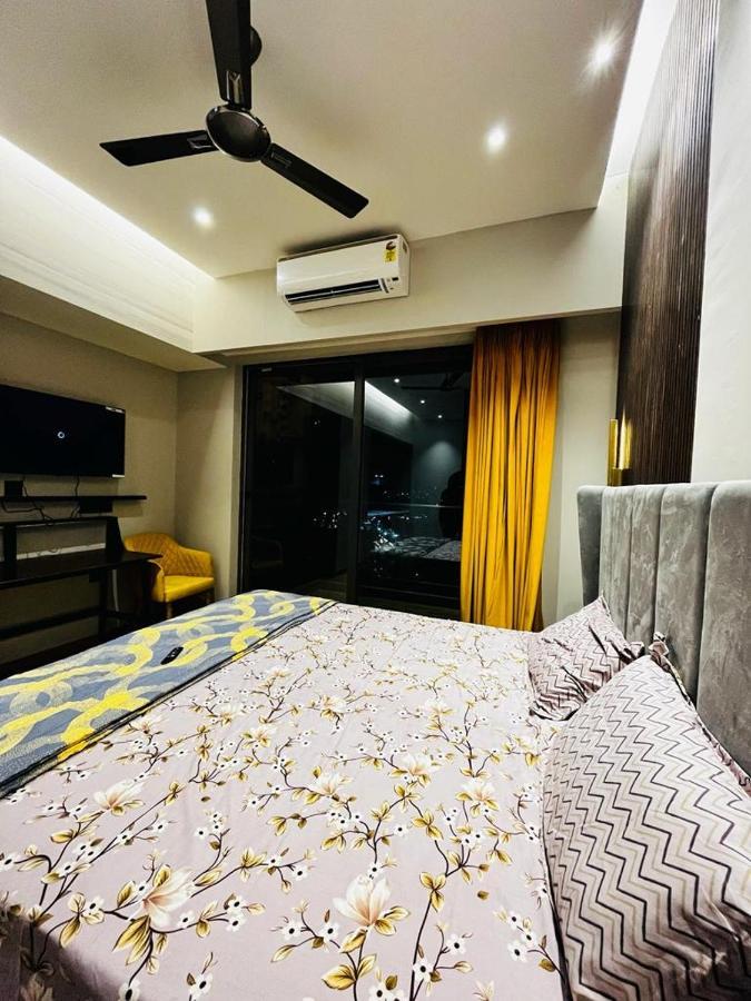 Luxe Apartment By Hey Studio'S غازي أباد المظهر الخارجي الصورة