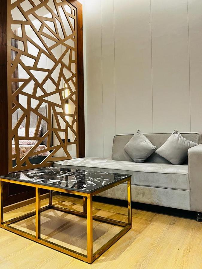 Luxe Apartment By Hey Studio'S غازي أباد المظهر الخارجي الصورة